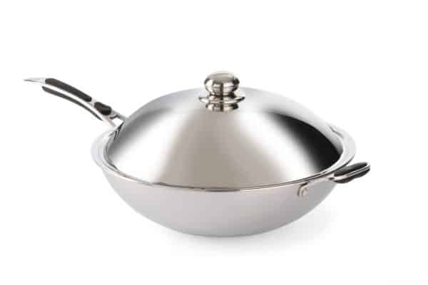 Wok i rostfritt stål med lock.