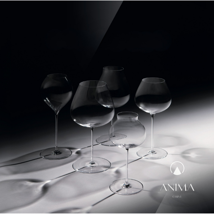 Anima munblåsta glas hela serien med mörk bakgrund. 
